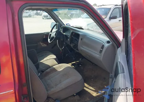 1995 Ford Ranger z USA, uszkodzony, nr VIN 1FTCR10A8SPB09205